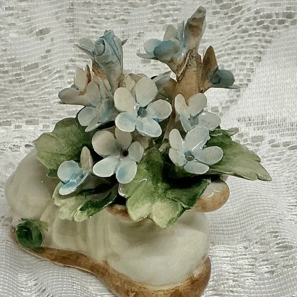 Capodimonte Porcelain Bootie Nuovo Blue Floral | Old Shoe Floral Arrangement - Picture 15 of 16